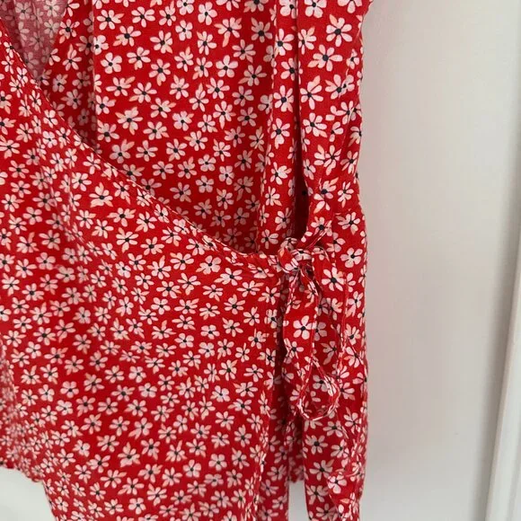 Red Floral Flutter Sleeve Top - Picture 3 of 6
